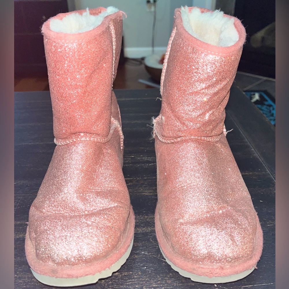 UGG Girls Classic Short II Boots Glitter Pink Water Resistant Size 4